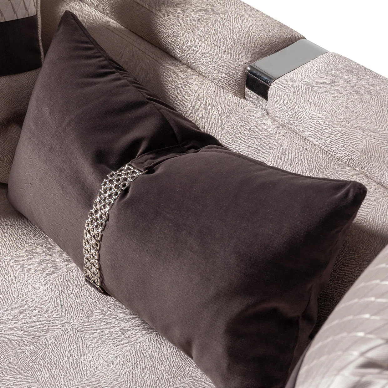 Michael Amini Carmela Sofa - Image 33