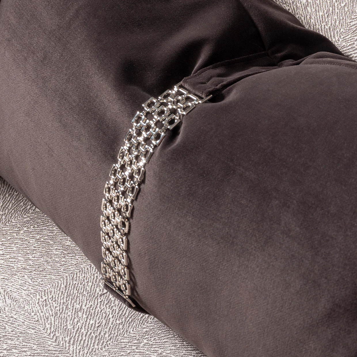 Michael Amini Carmela Sofa - Image 34