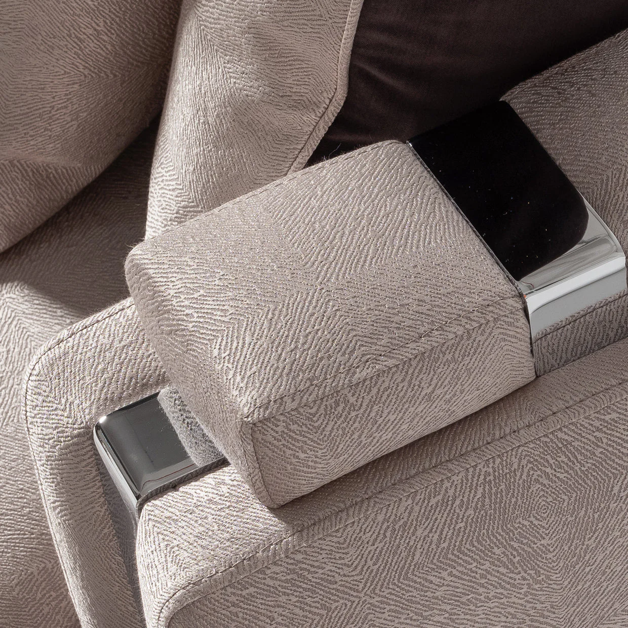 Michael Amini Carmela Sofa - Image 35
