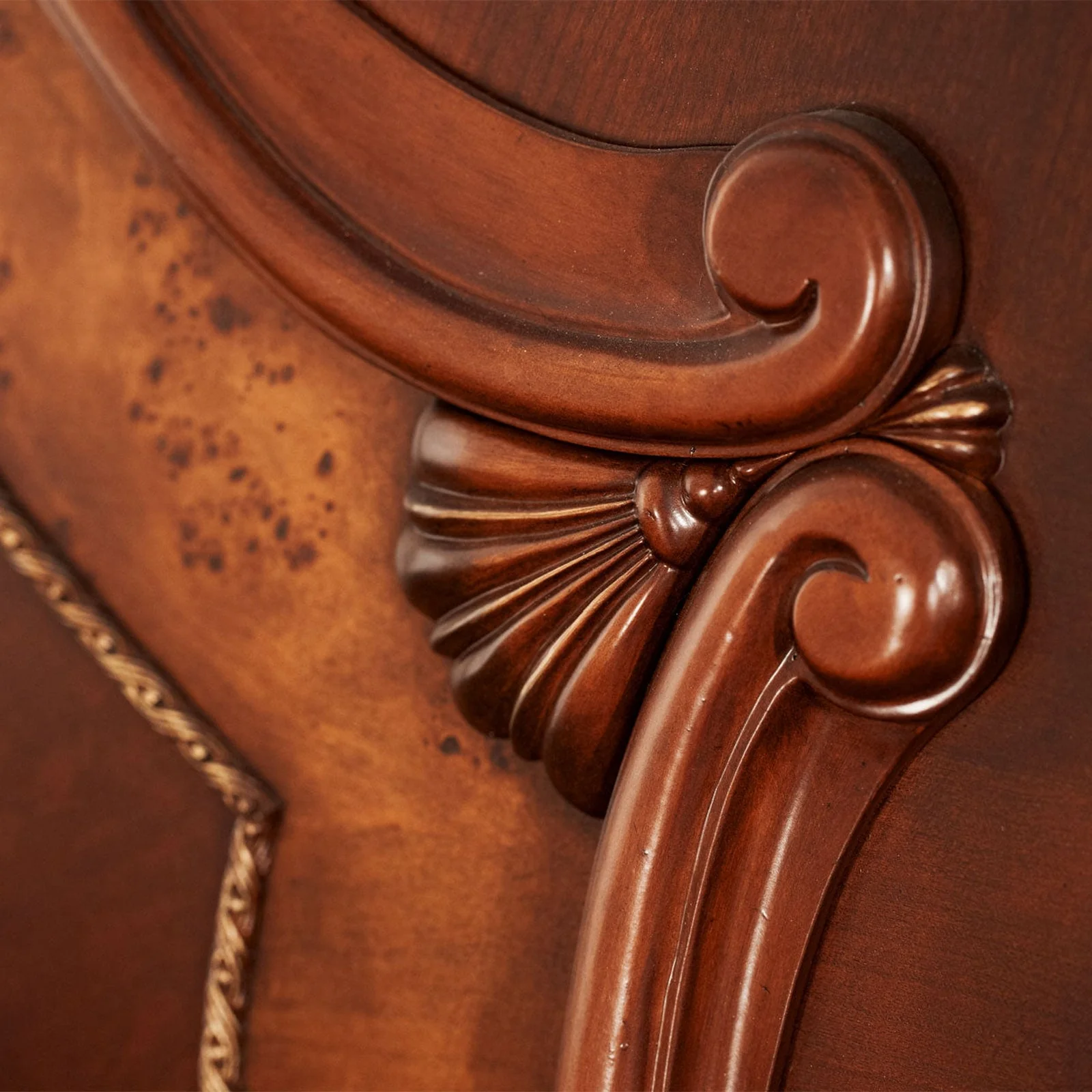 Michael Amini Cortina Sleigh Bed - Image 4