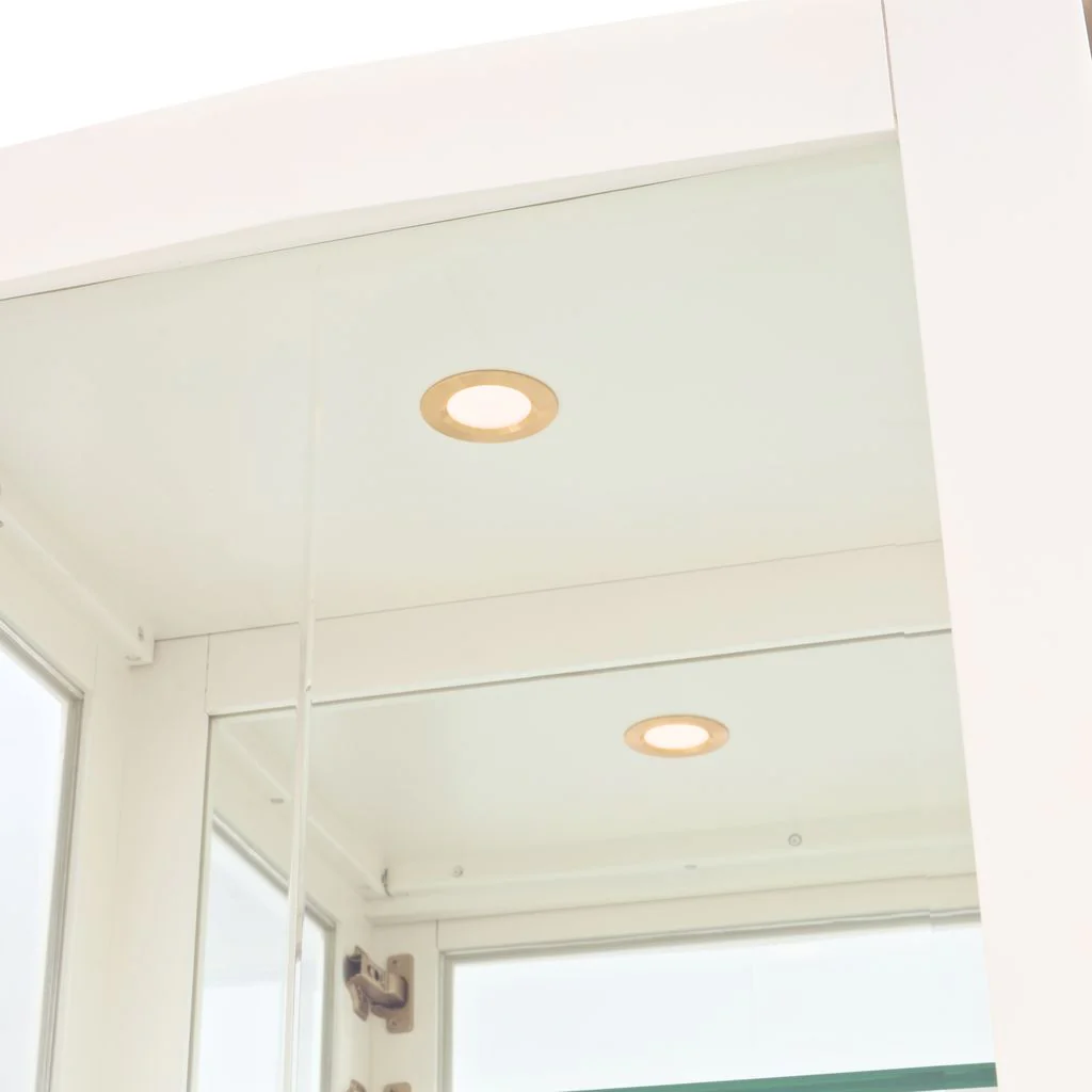 Michael Amini Fantosini Display Cabinet - Creamy Pearl - Image 13