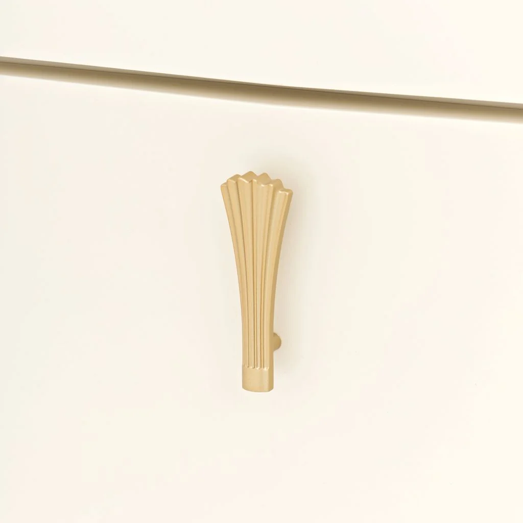 Michael Amini Fantosini Display Cabinet - Creamy Pearl - Image 9