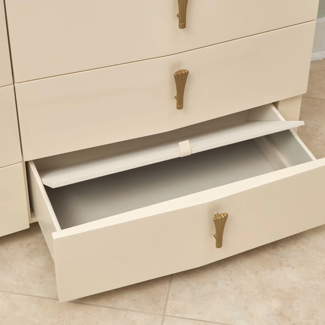 Michael Amini Fantosini Gold 10-Drawer Chest - Image 3