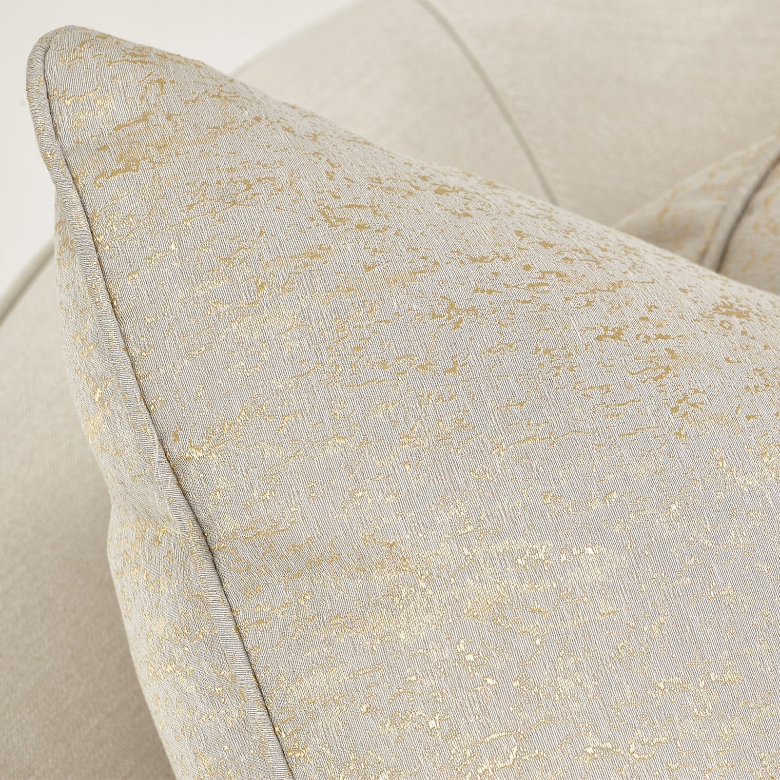Michael Amini La Rachelle Sofa - Image 13