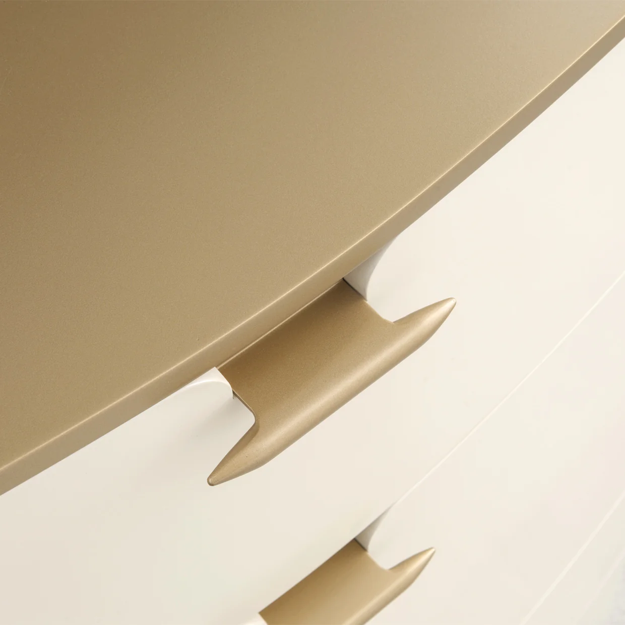 Michael Amini La Terrazza 5-Drawer Chest - Image 6