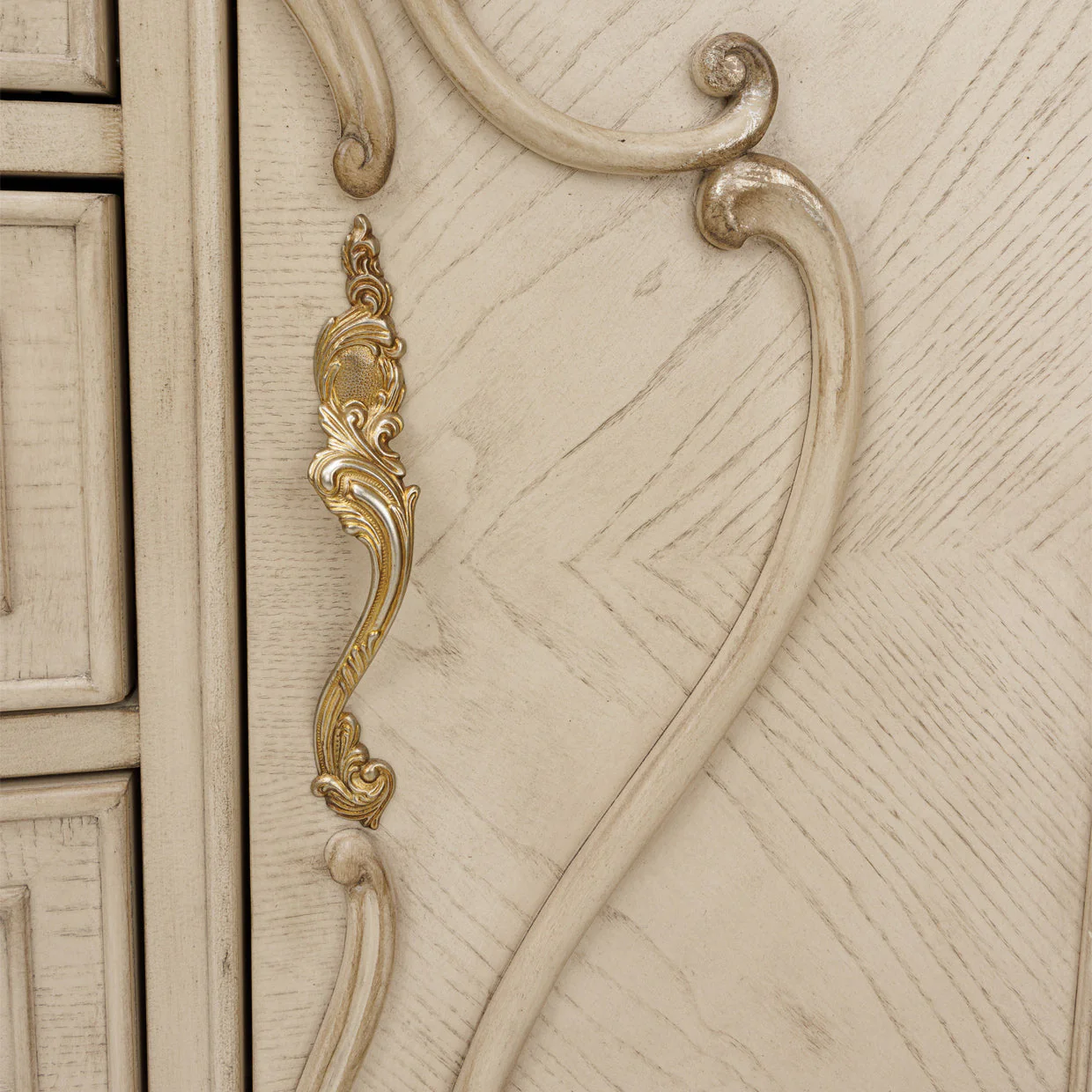 Michael Amini Platine De Royale Champagne Sideboard - Image 13