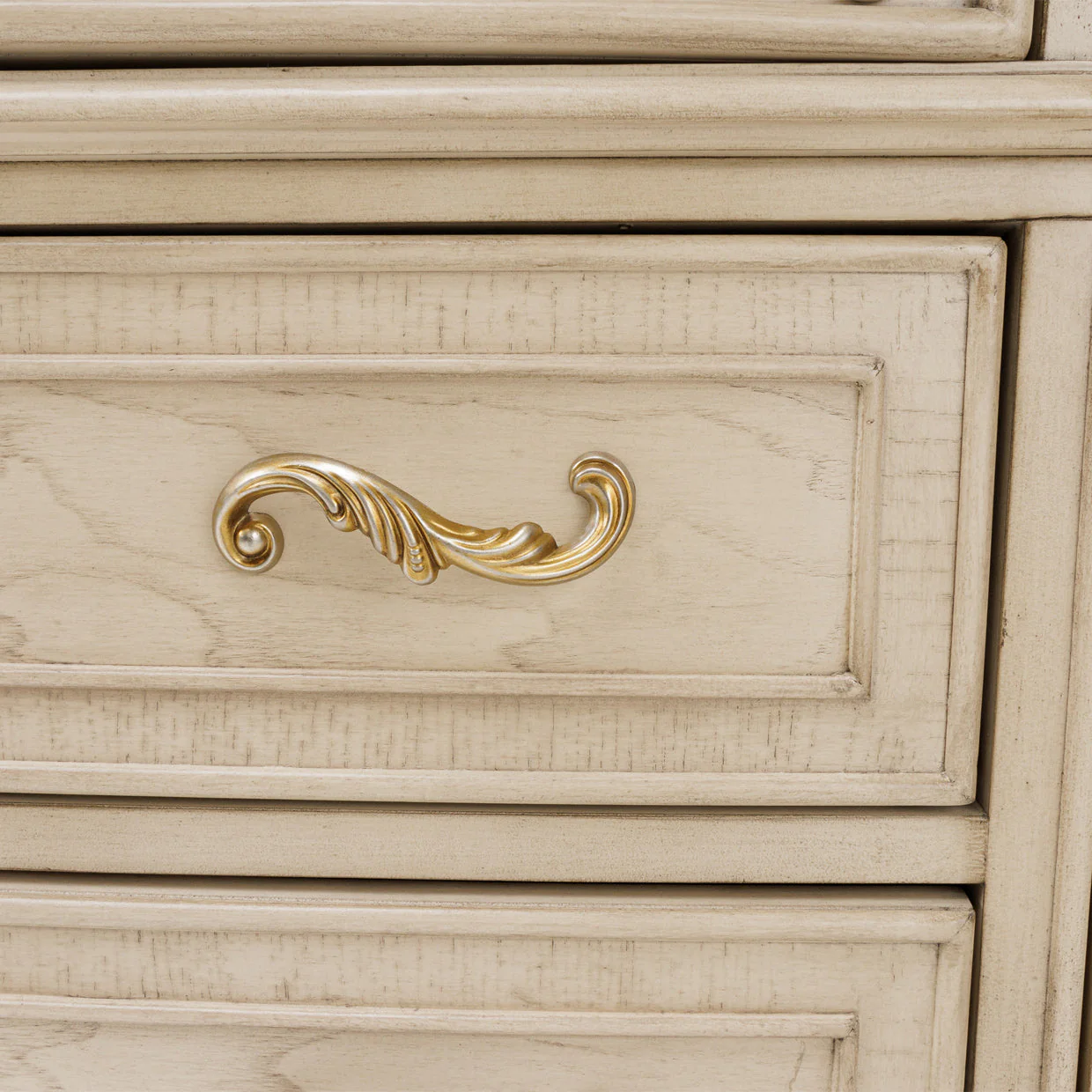 Michael Amini Platine De Royale Champagne Sideboard - Image 14