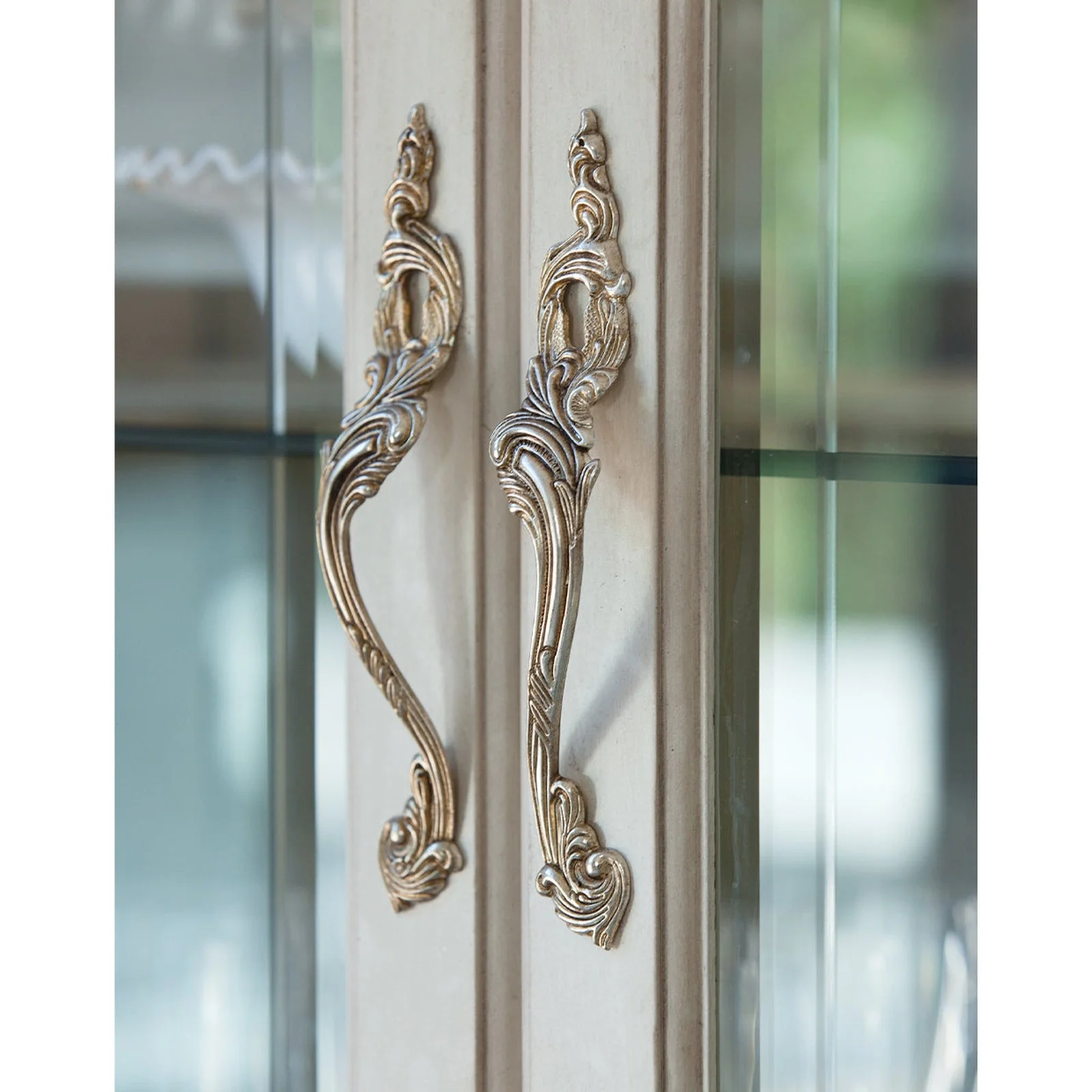 Michael Amini Platine De Royale Champagne Display Cabinet - Image 11