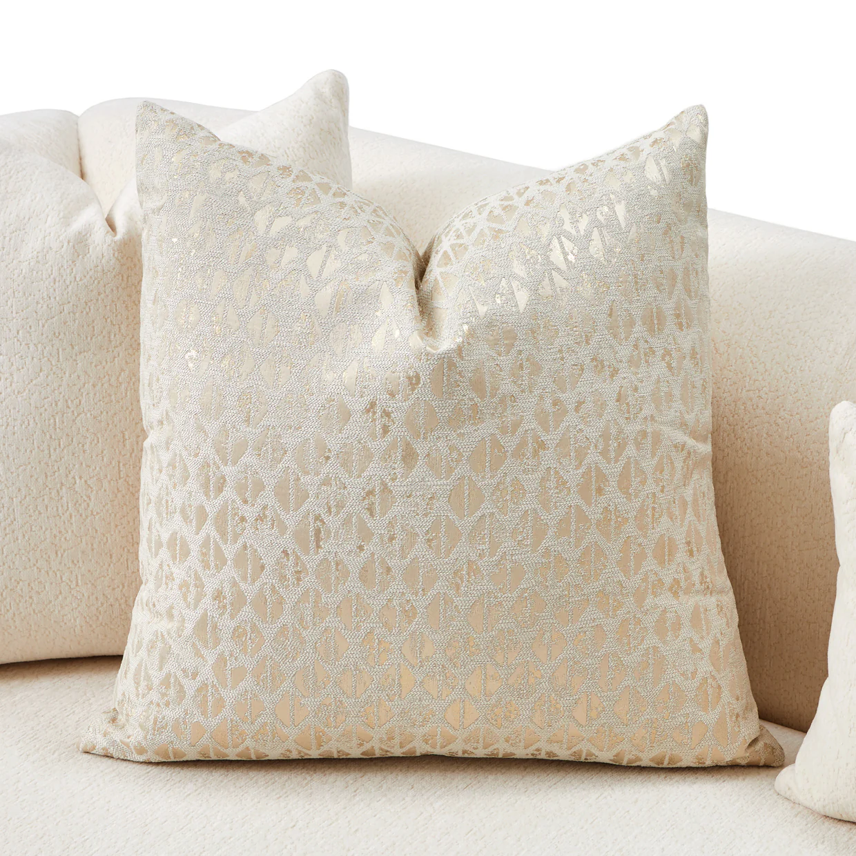 Michael Amini Sassani Loveseat Crepe Gold - Image 12