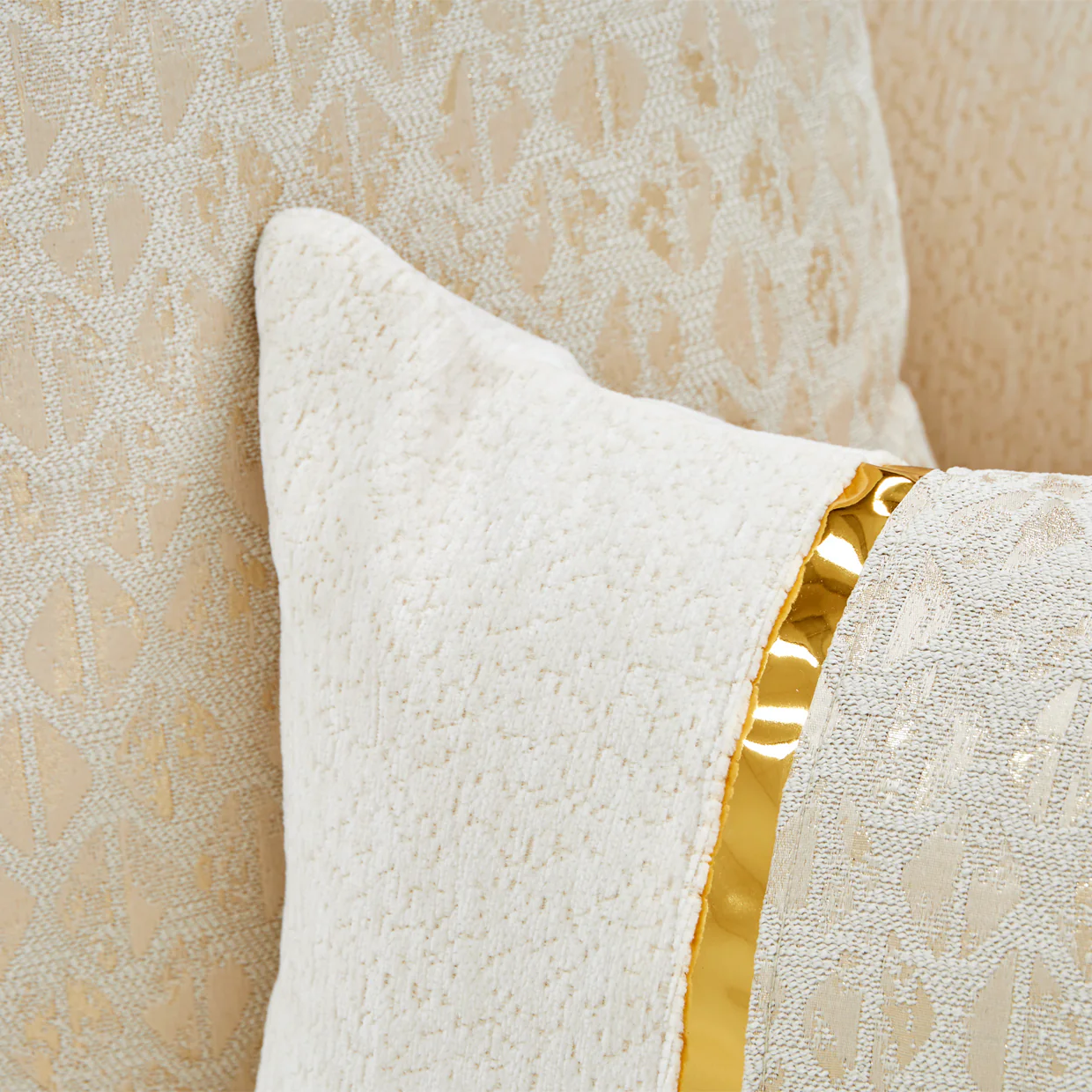 Michael Amini Sassani Loveseat Crepe Gold - Image 13