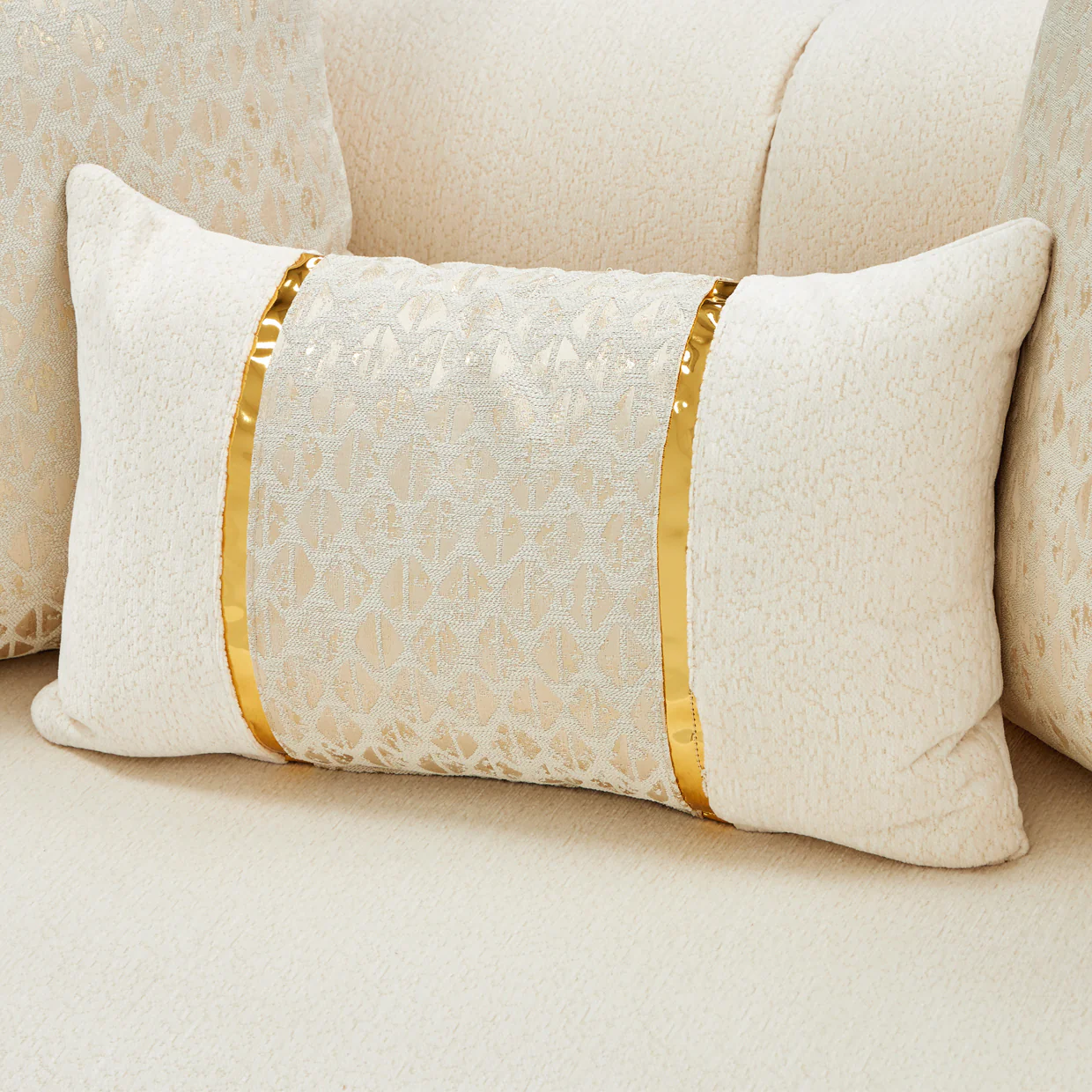 Michael Amini Sassani Loveseat Crepe Gold - Image 14