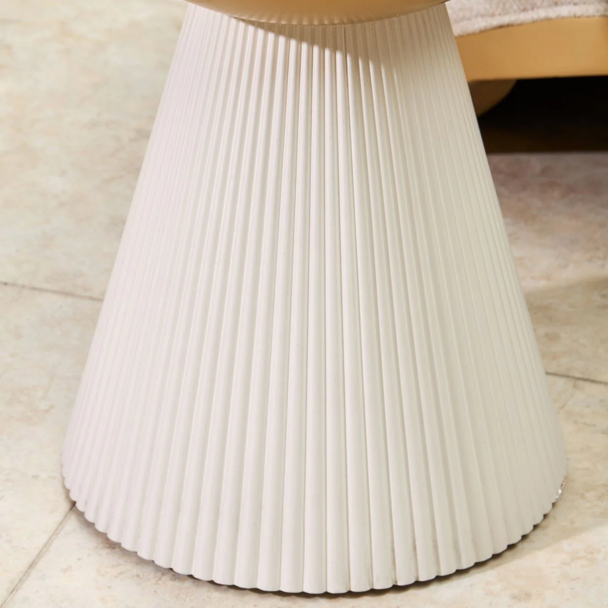 Michael Amini Scotts Square Chairside Table - Image 2