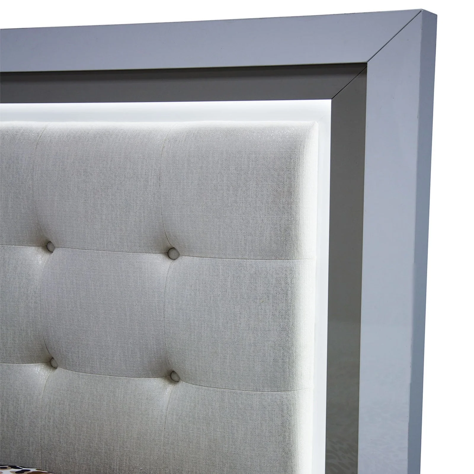 Michael Amini Sky Tower Platform Bed - Image 4