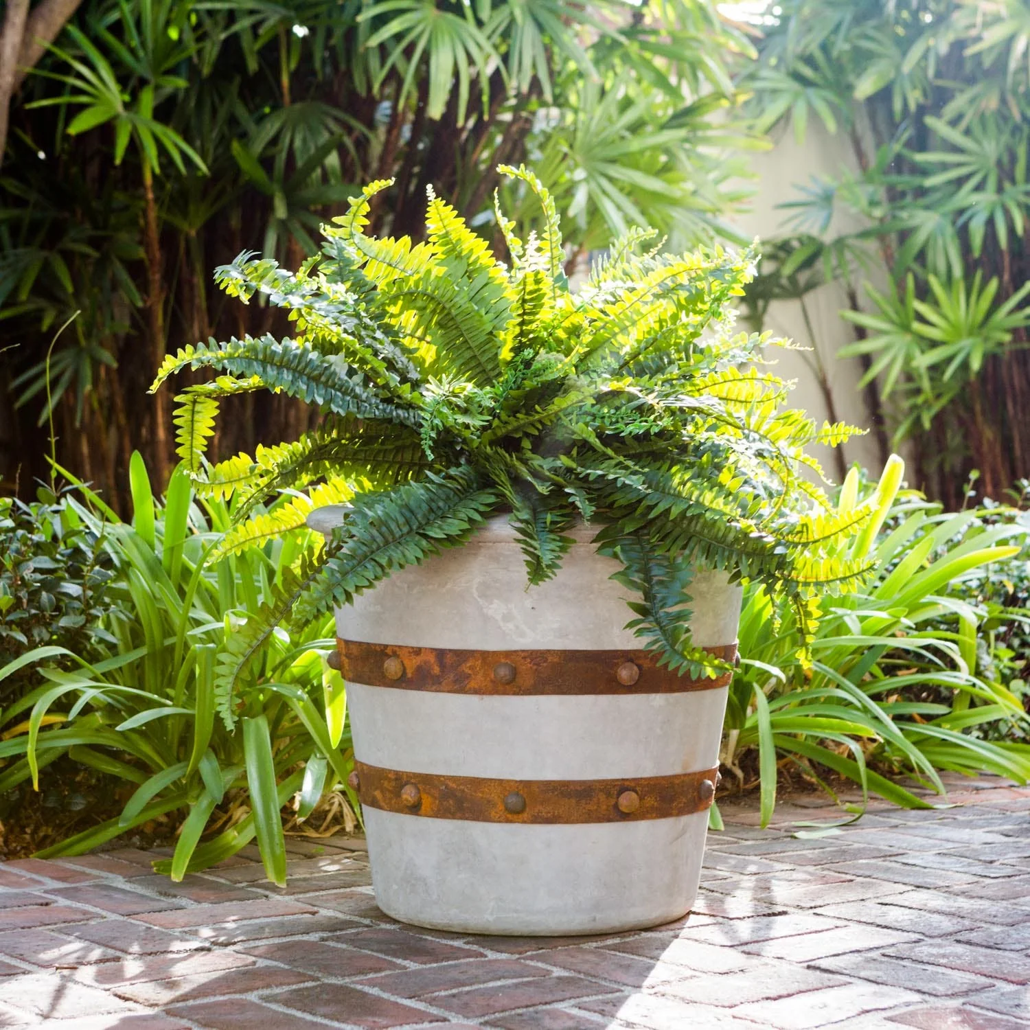 Rorike Lipped Outdoor Concrete Planter - Image 2