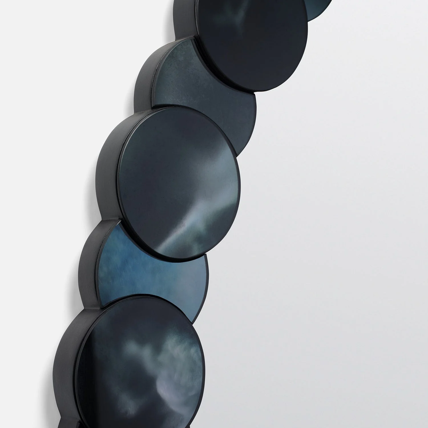Saffi Oval-Shaped Mirror - Image 5