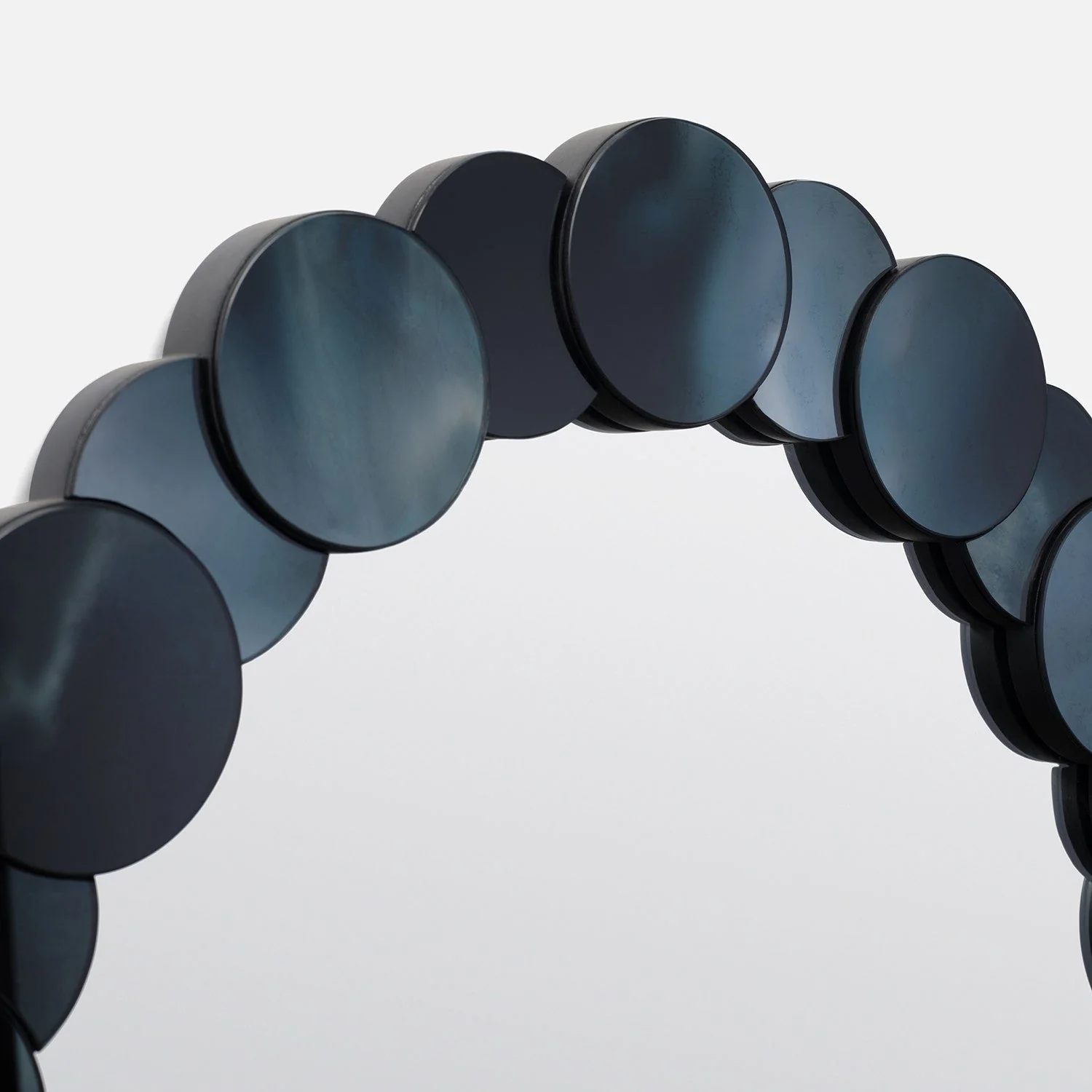 Saffi Oval-Shaped Mirror - Image 8