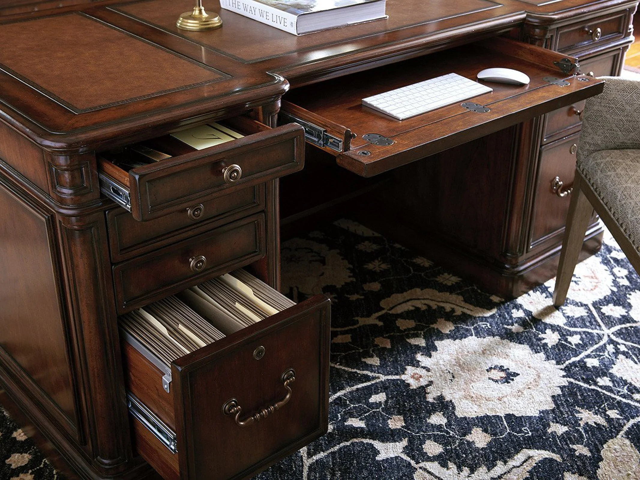Sligh Richmond Hill Morgan Executive Desk - Image 3