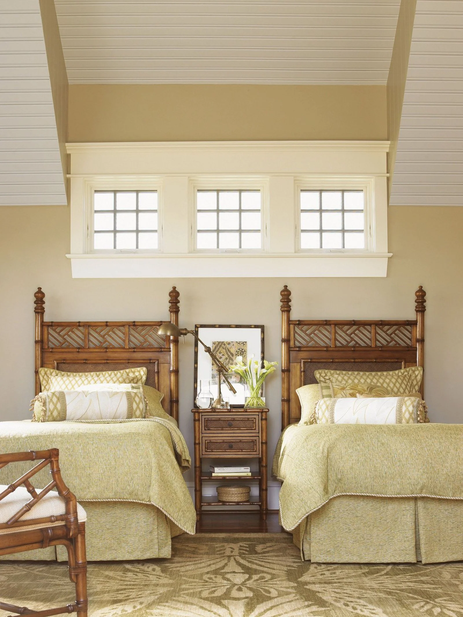 Tommy Bahama Home Island Estate Ginger Island Bedside Chest - Image 3