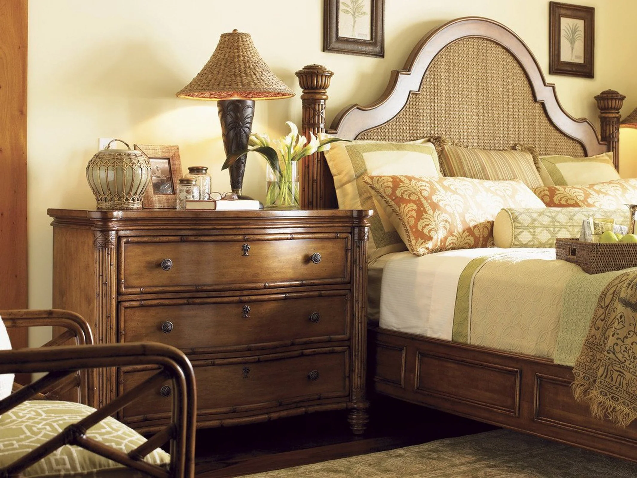 Tommy Bahama Home Island Estate Round Hill Bed - Image 3