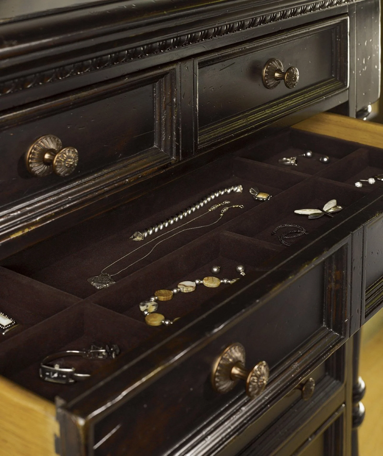 Tommy Bahama Home Kingstown Stony Point Chest - Image 3