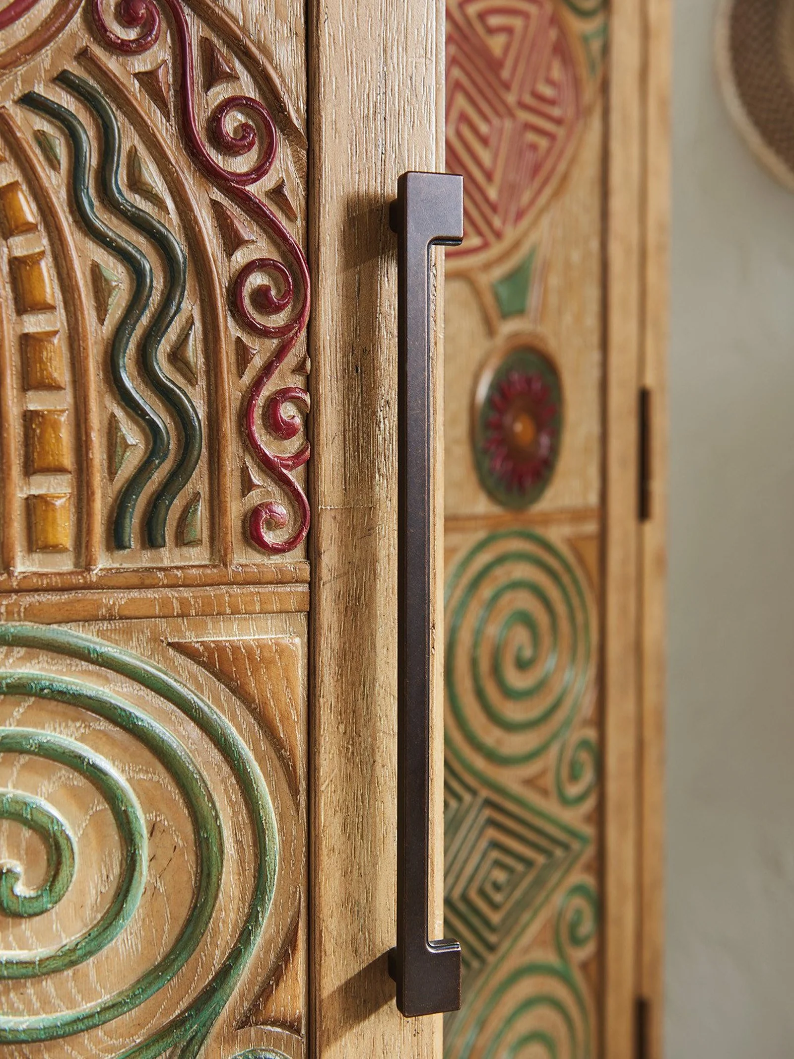 Tommy Bahama Home Los Altos Cameroon Bar Cabinet - Image 4