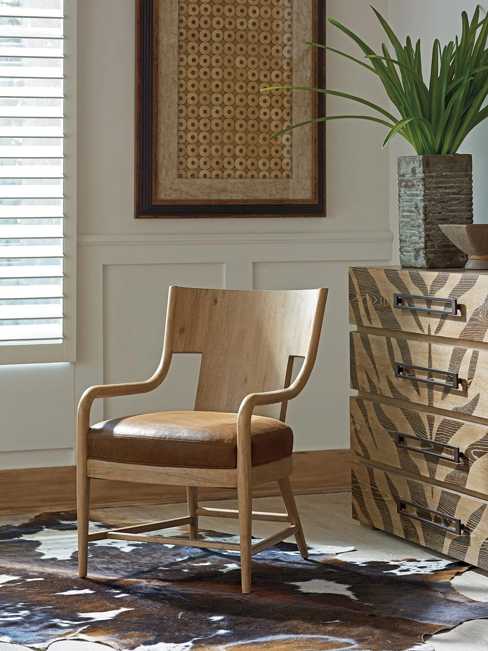Tommy Bahama Home Los Altos Tangiers Hall Chest - Image 4