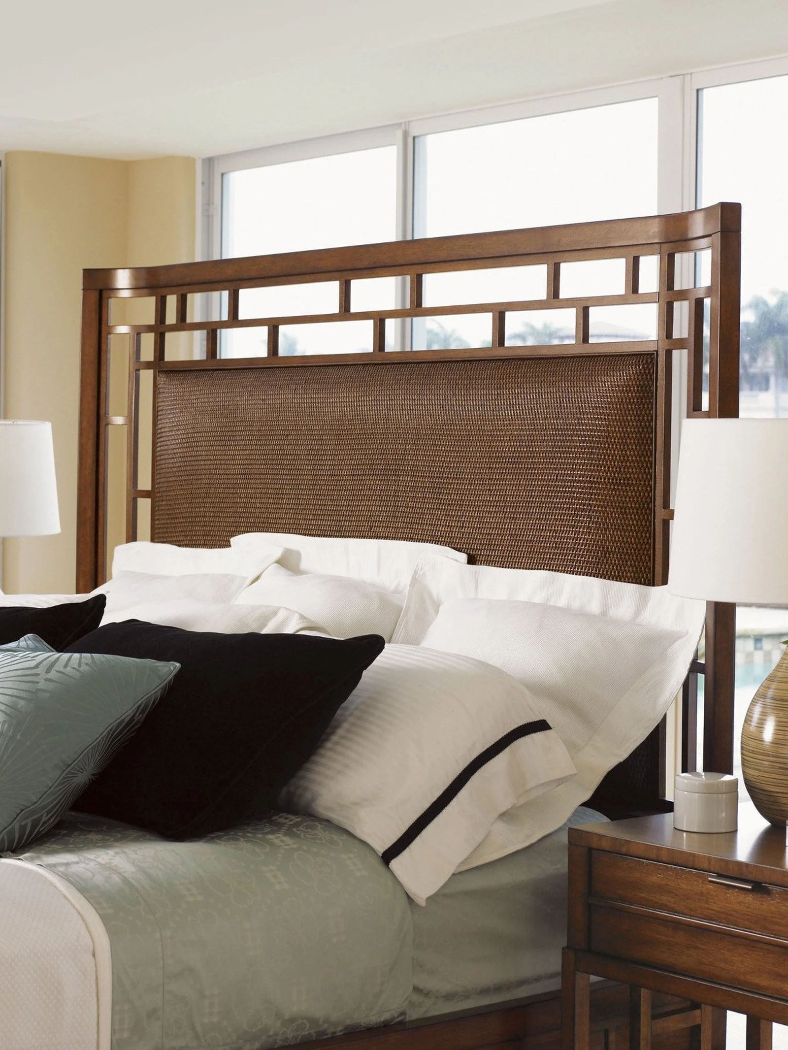 Tommy Bahama Home Ocean Club Paradise Point Bed - Image 3