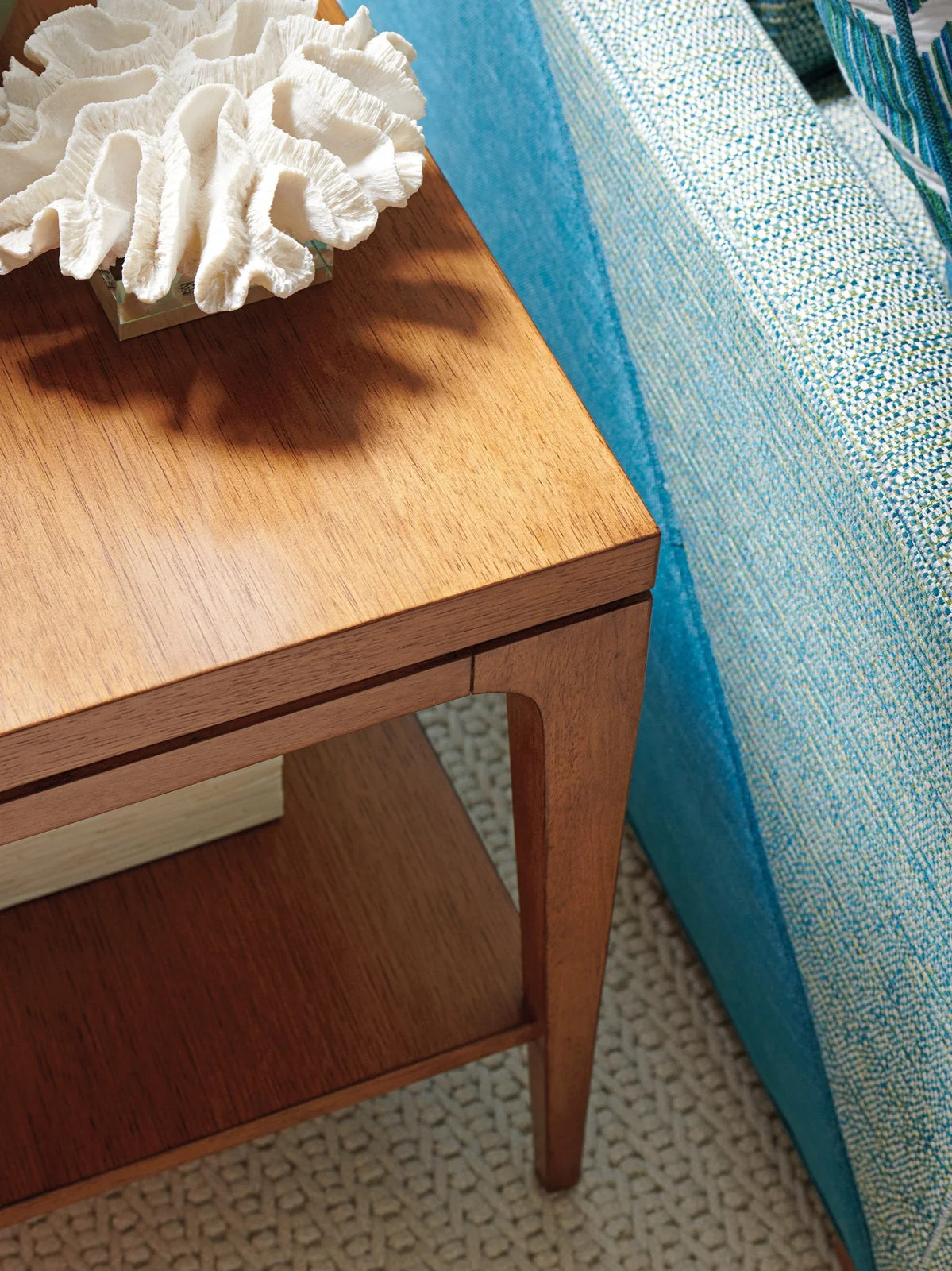 Tommy Bahama Home Palm Desert Kinsley Square Lamp Table - Image 4