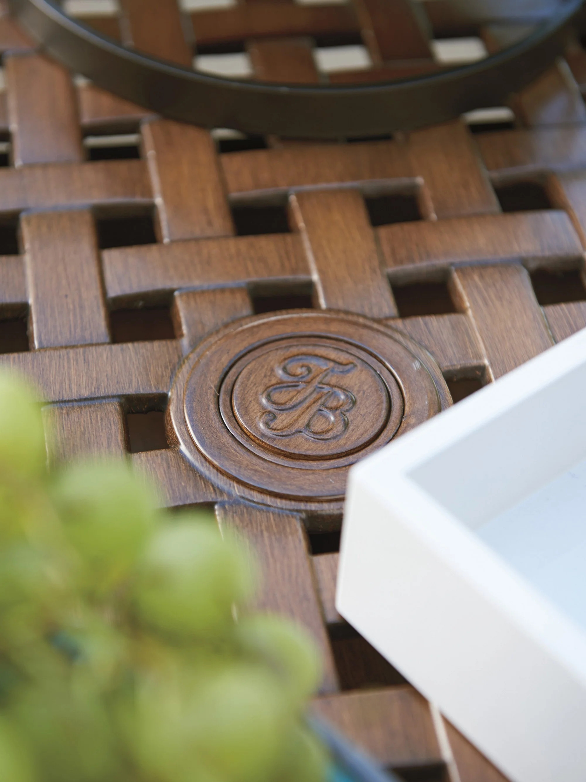 Tommy Bahama Outdoor Harbor Isle Round Dining Table - Image 3