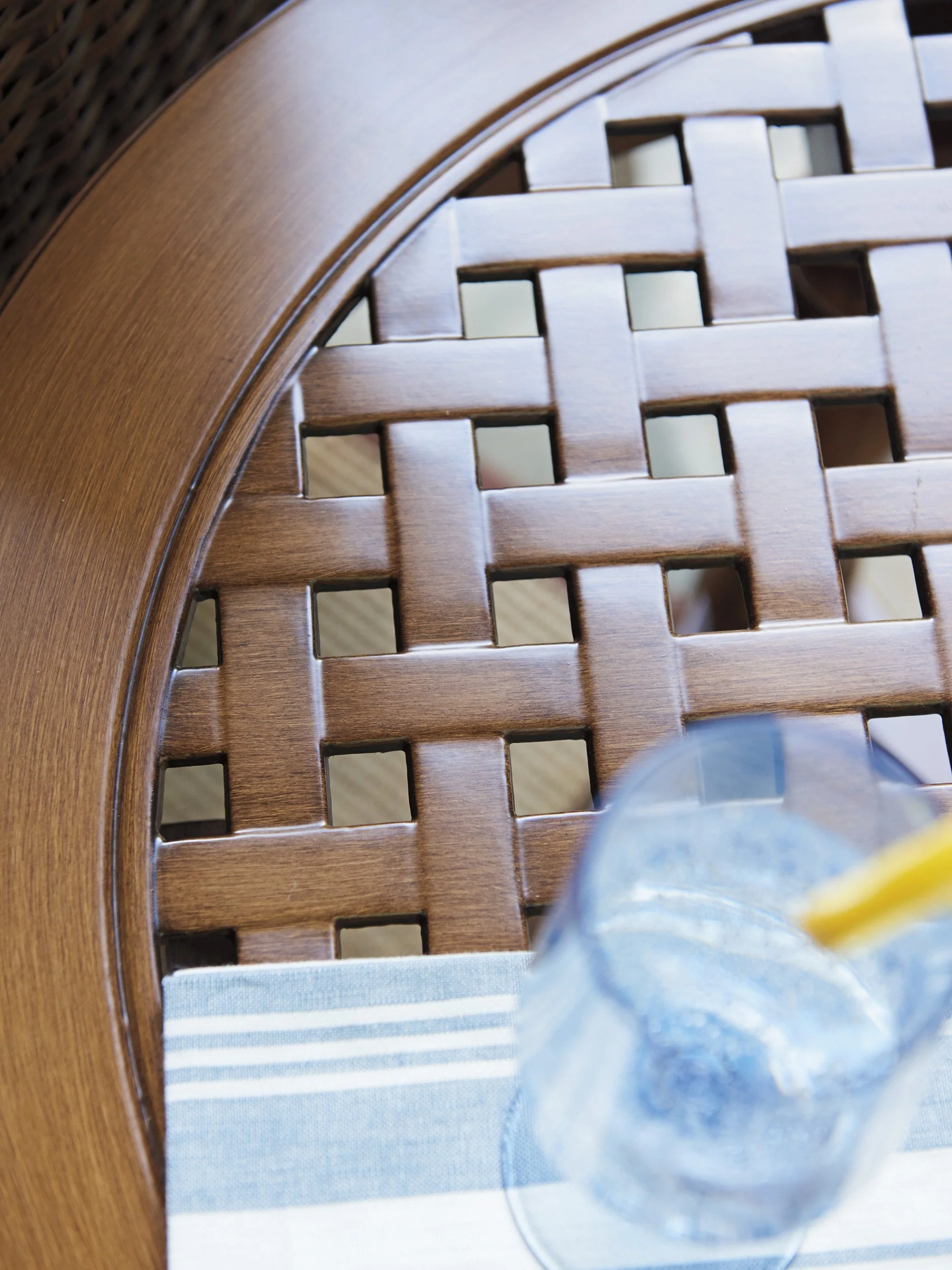 Tommy Bahama Outdoor Harbor Isle Round End Table - Image 4