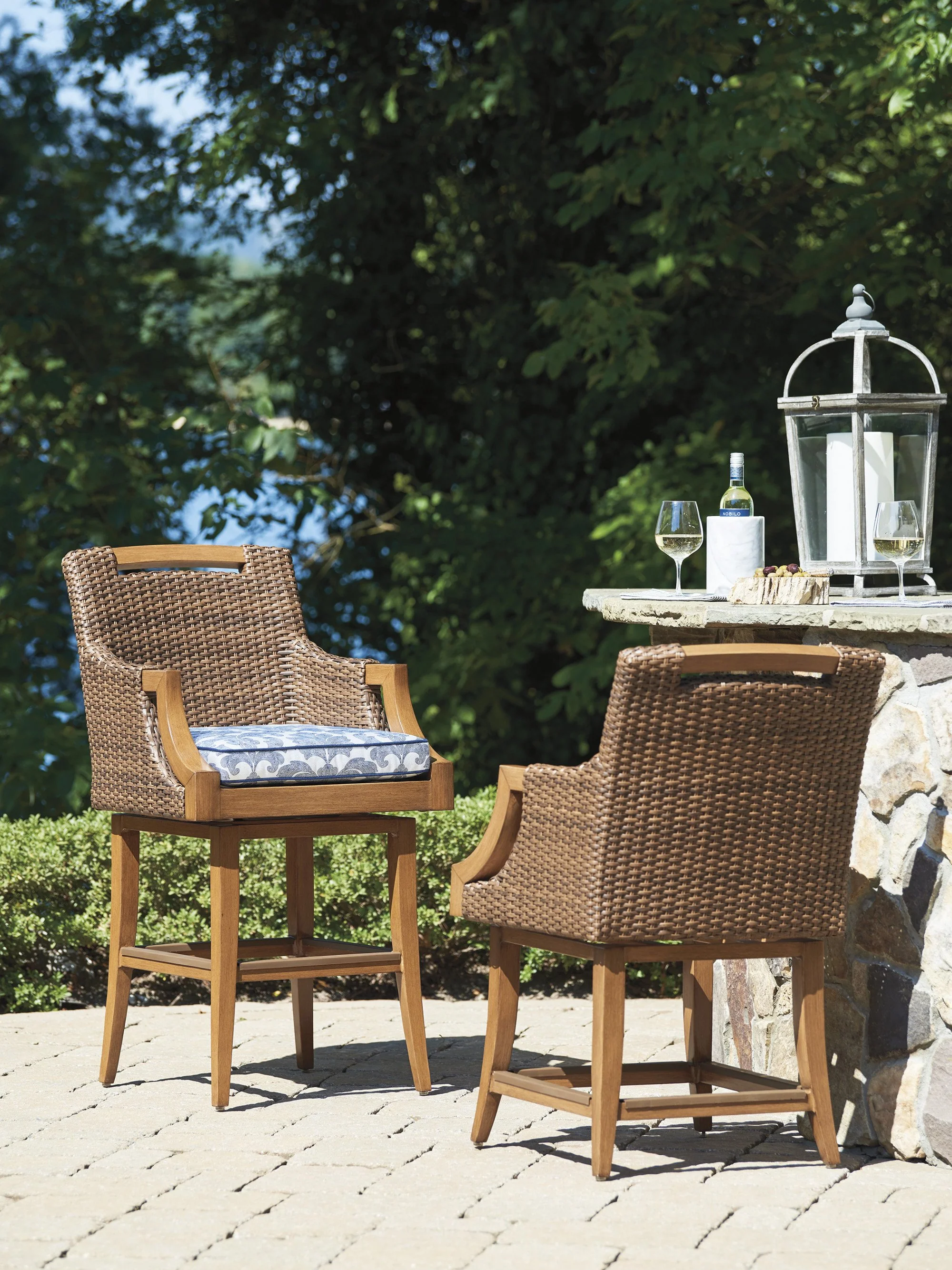 Tommy Bahama Outdoor Harbor Isle Swivel Counter Stool - Image 2