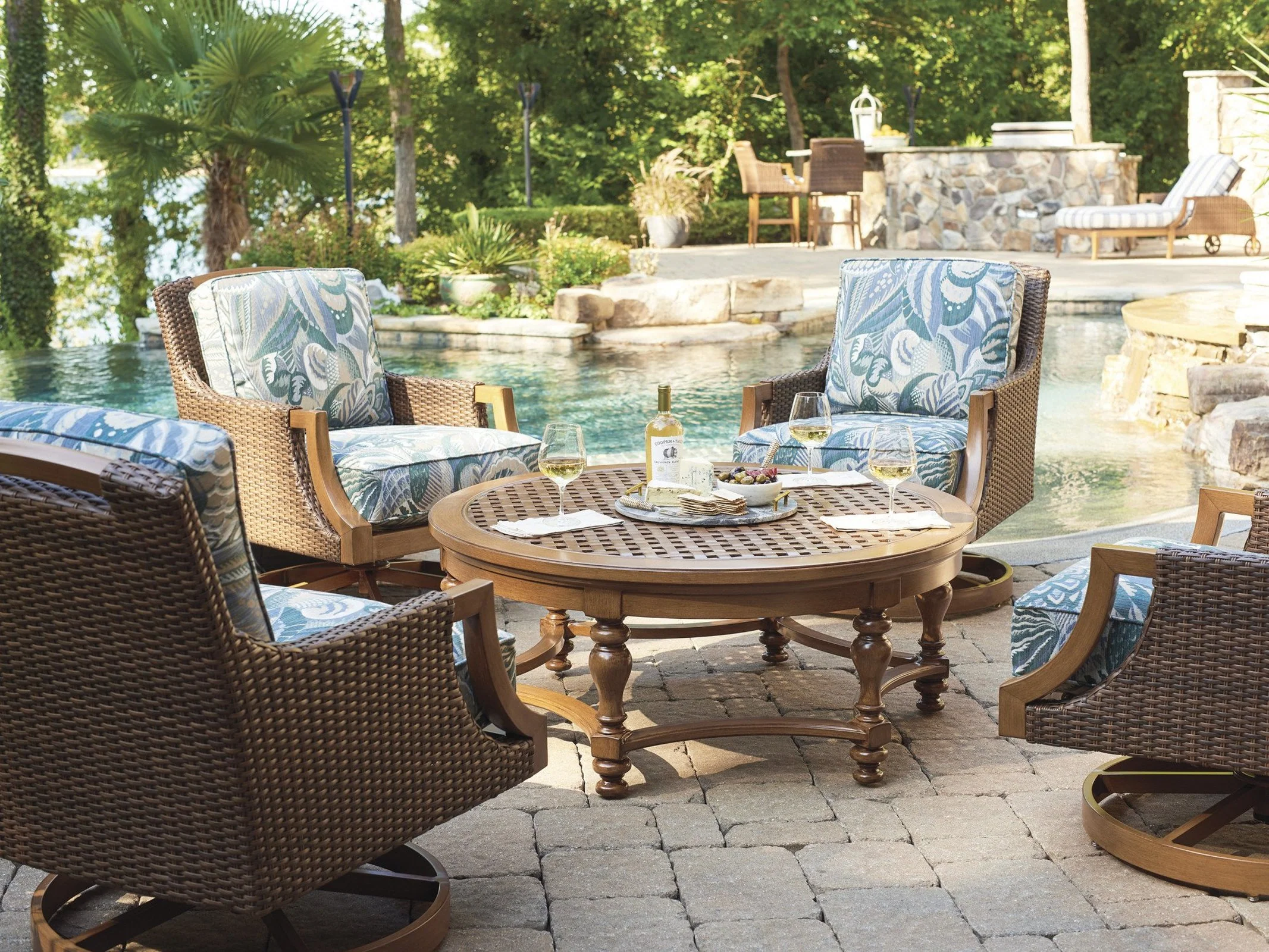 Tommy Bahama Outdoor Harbor Isle Swivel Rocker Lounge Chair - Image 3