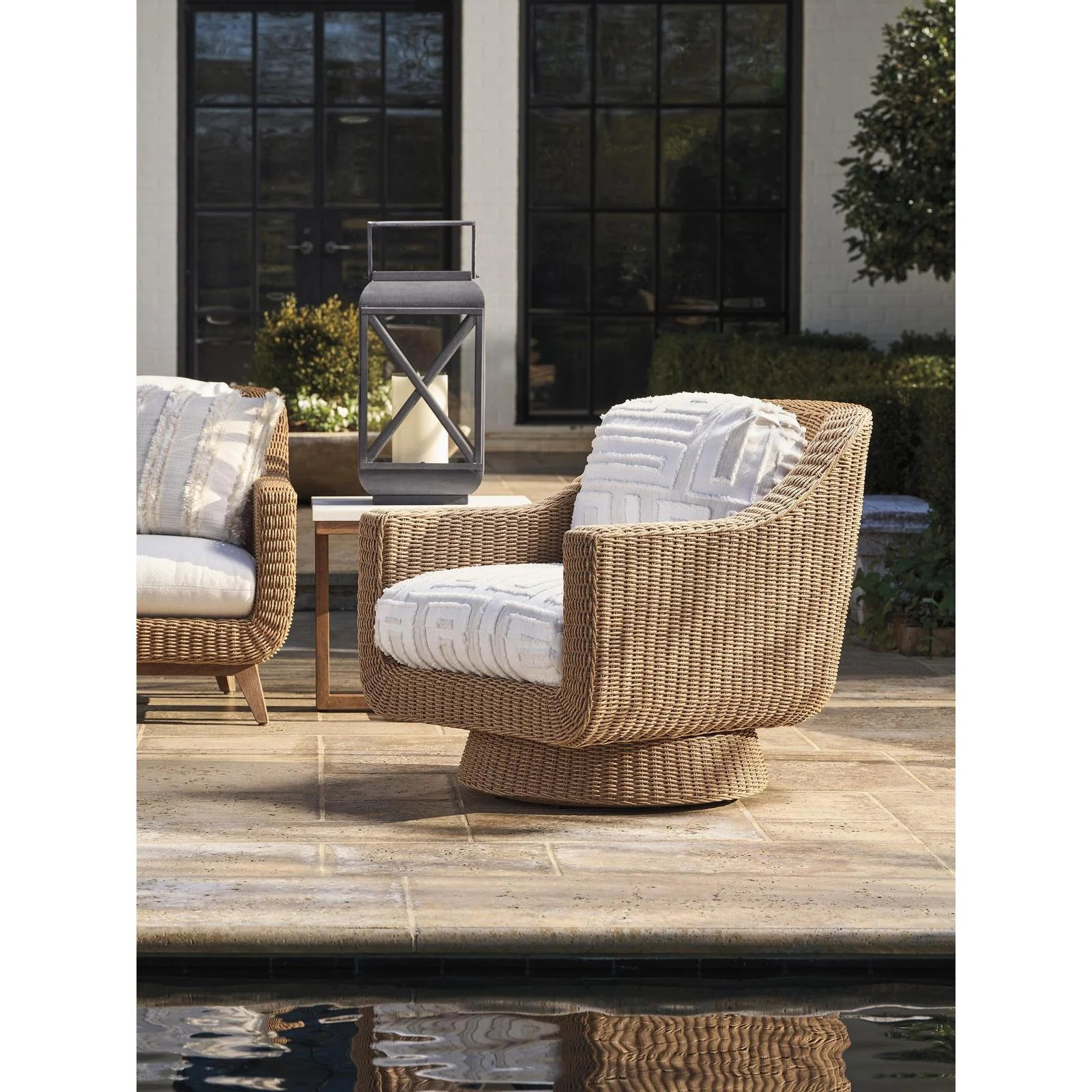 Tommy Bahama Outdoor Isle Of Palms Swivel Lounge Chair - Image 2