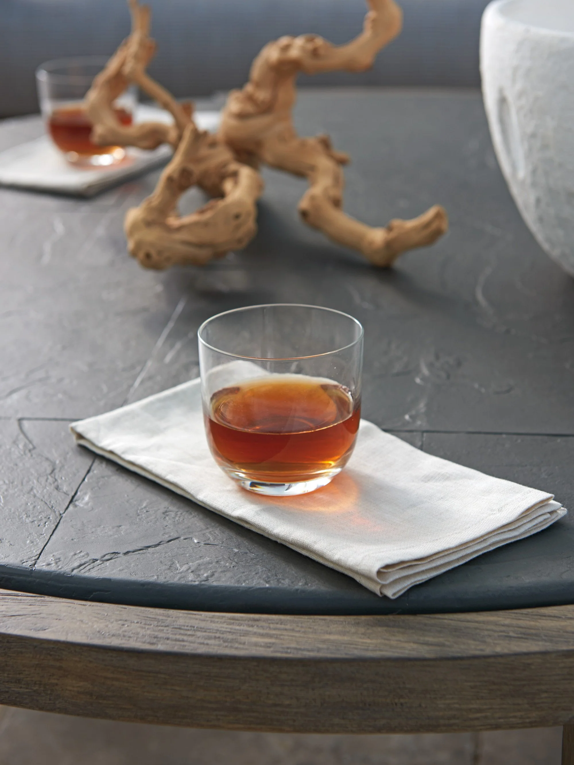Tommy Bahama Outdoor La Jolla Round Cocktail Table - Image 4