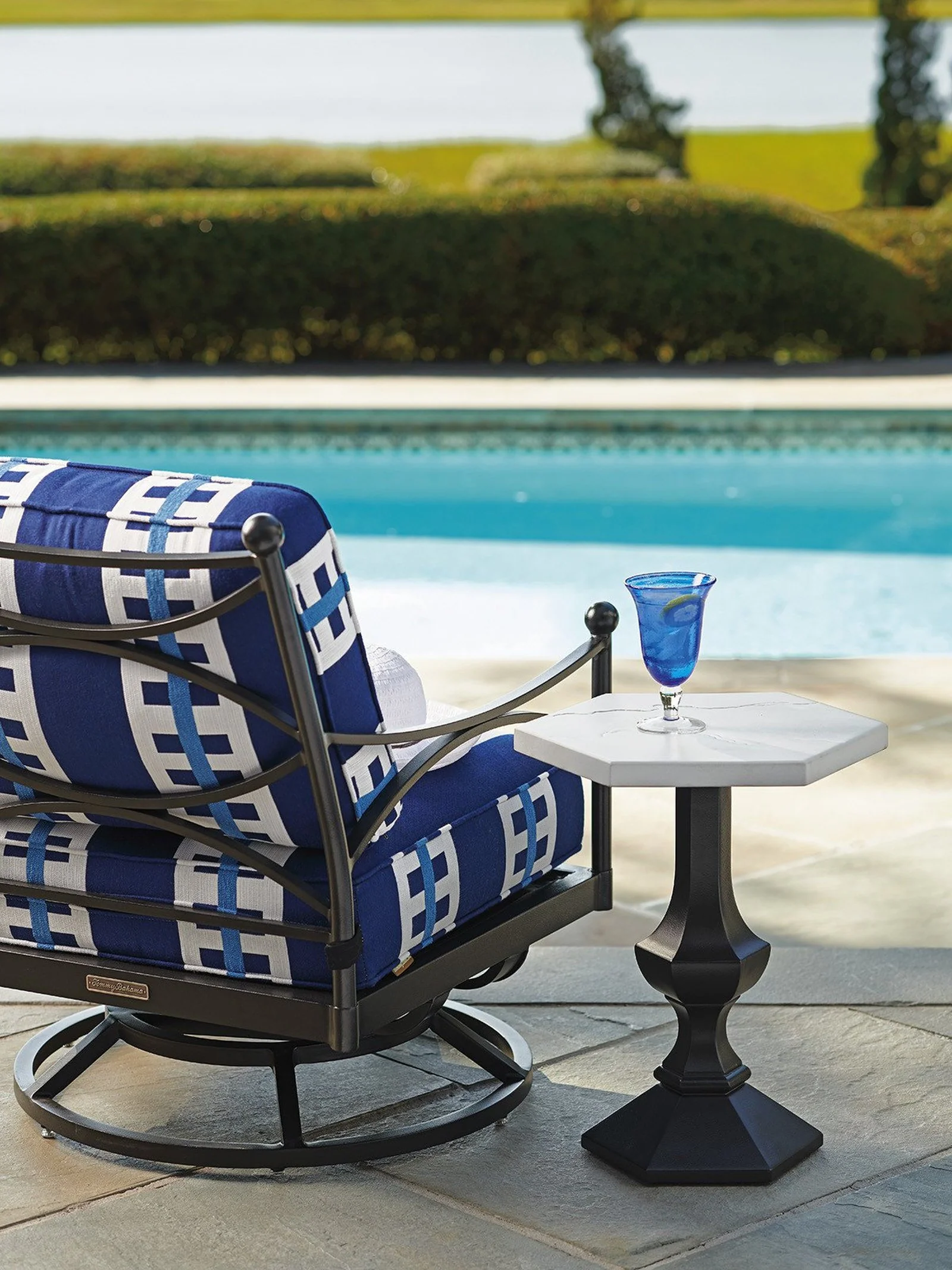 Tommy Bahama Outdoor Pavlova Swivel Lounge Chair - Image 3
