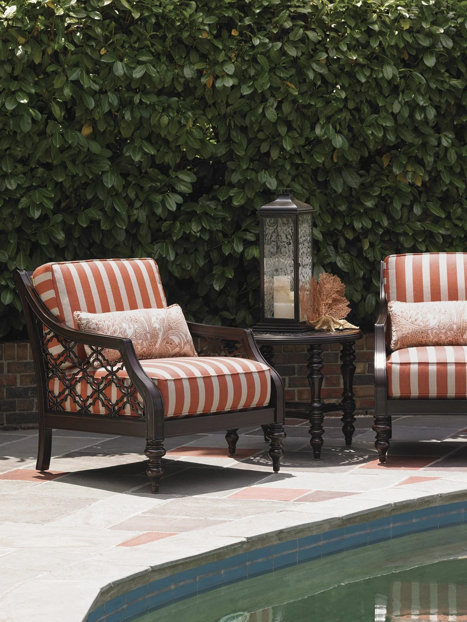 Tommy Bahama Outdoor Royal Kahala Black Sands Round End Table - Image 3