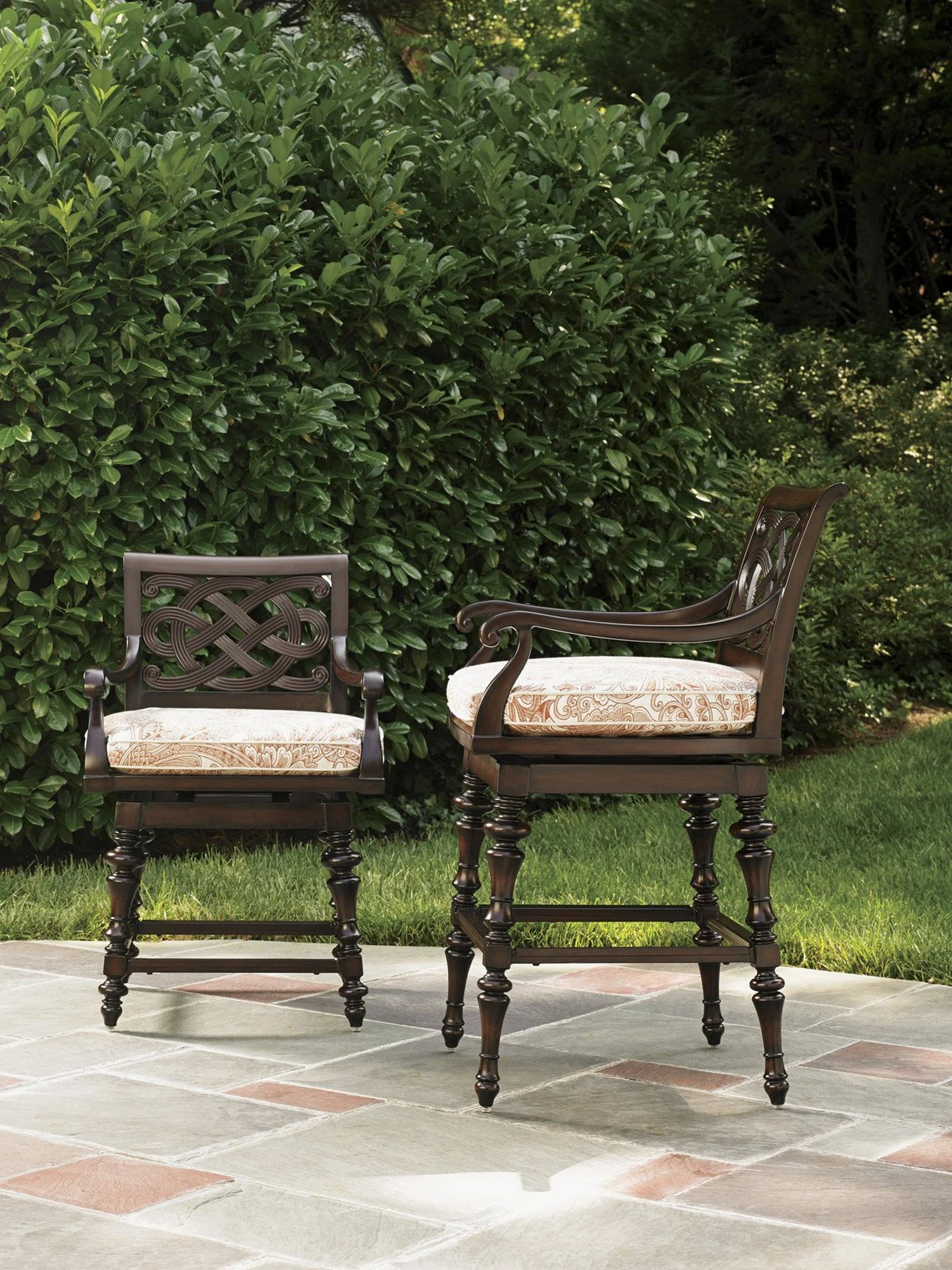 Tommy Bahama Outdoor Royal Kahala Black Sands Swivel Bar Stool - Image 3