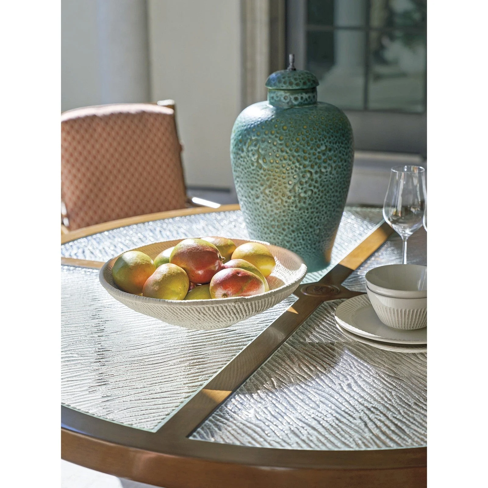 Tommy Bahama Outdoor Sandpiper Bay Round Dining Table - Image 3