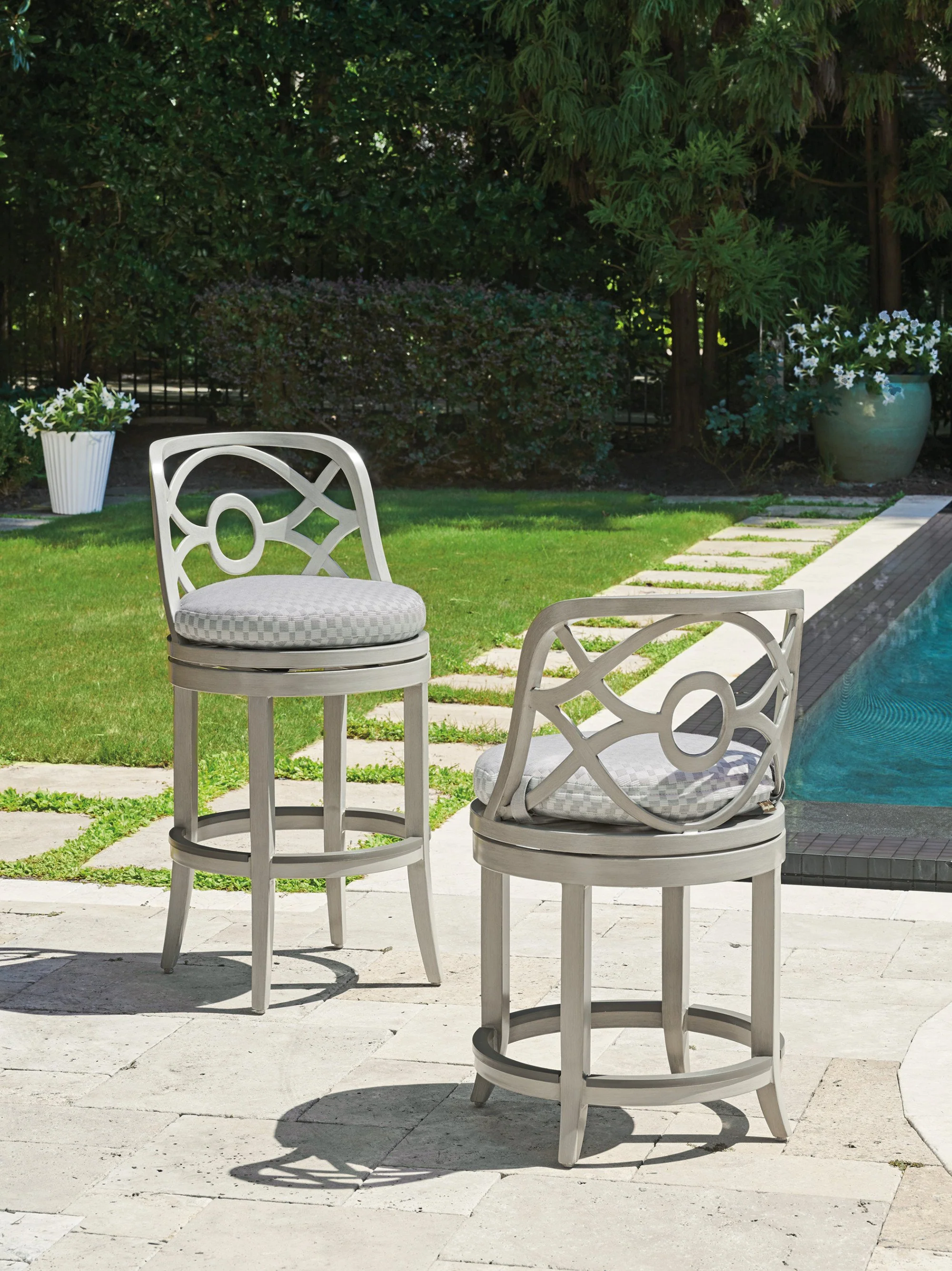 Tommy Bahama Outdoor Silver Sands Swivel Bar Stool - Image 4