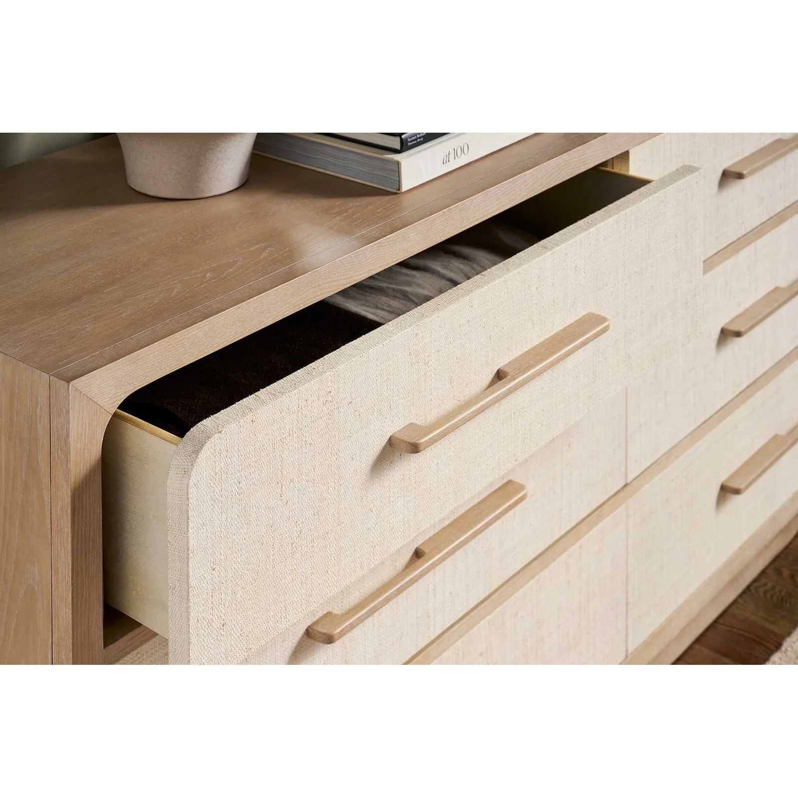 Vanguard Reveal Dresser - Image 4