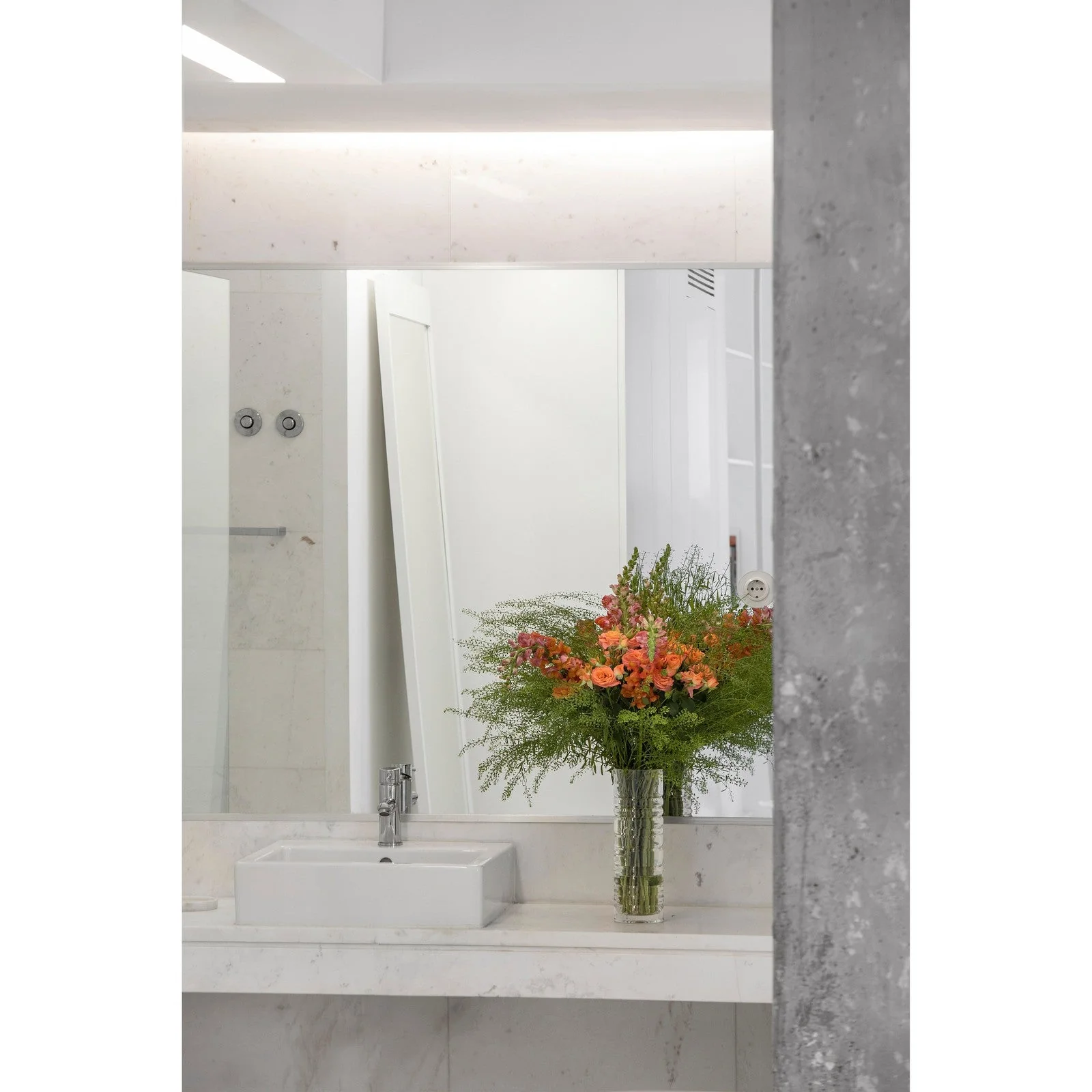 Vista Alegre Crystal Garden Vase Daisy - Image 2