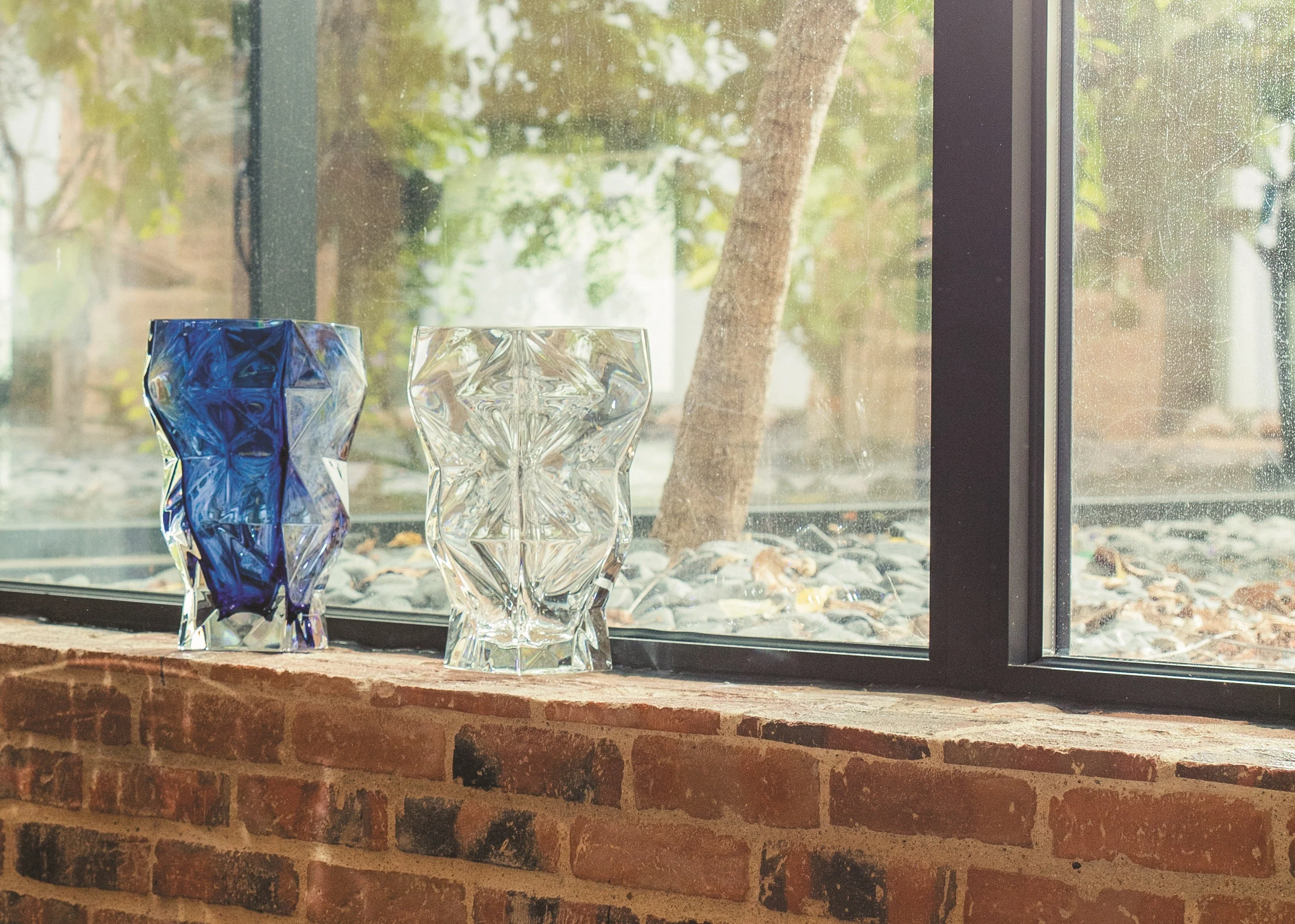 Vista Alegre Fractal Case with Vase - Image 3
