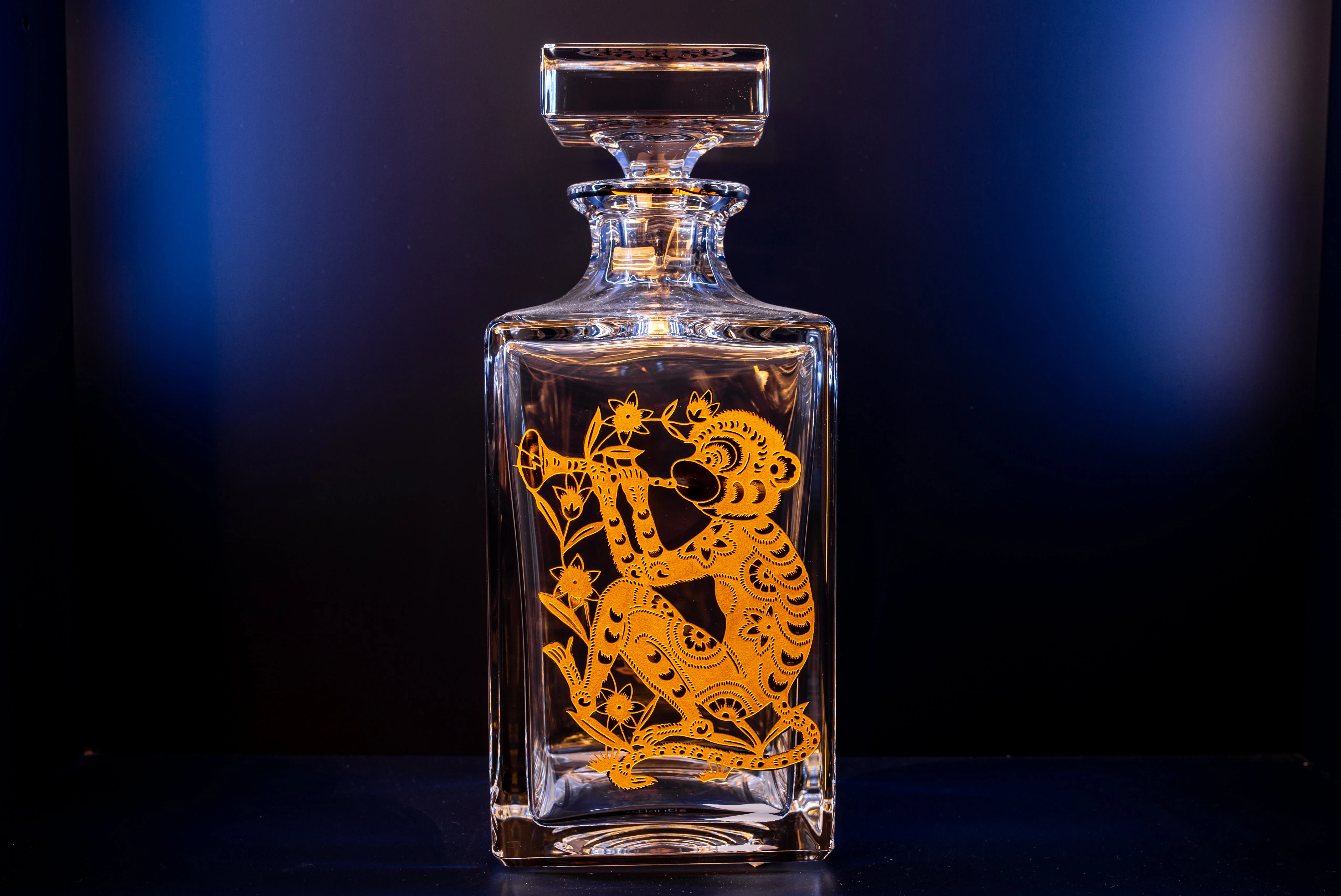 Vista Alegre Golden Whisky Decanter with Gold Monkey - Image 2
