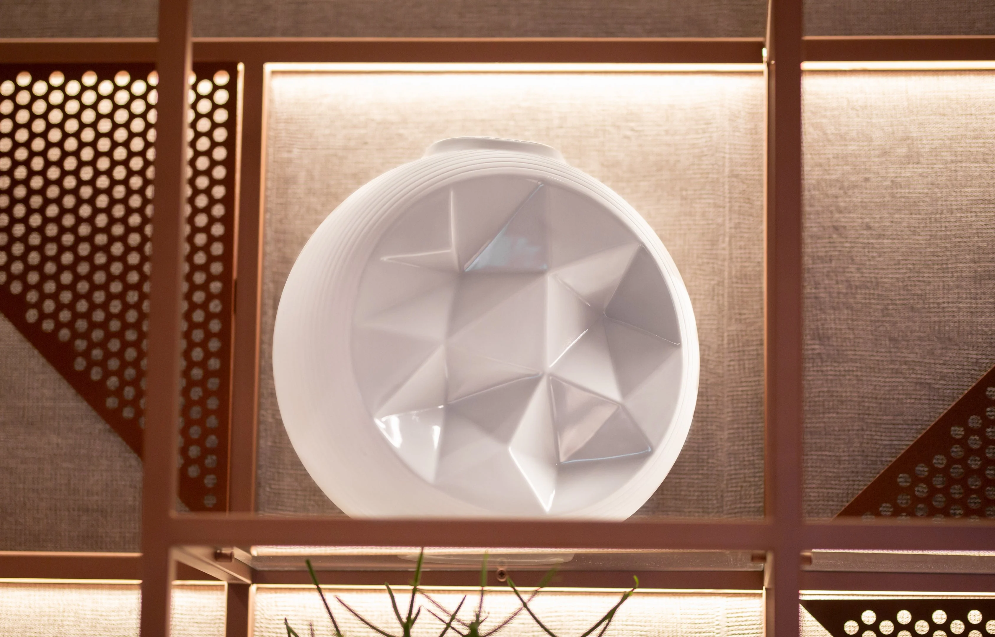 Vista Alegre Precious Vase By Mendel Heit - Image 2