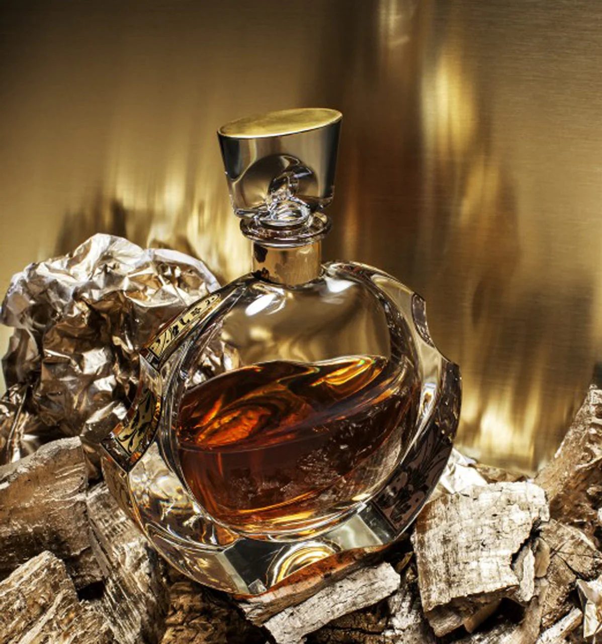 Vista Alegre Rinascente Case with Whisky Decanter with Gold - Image 2